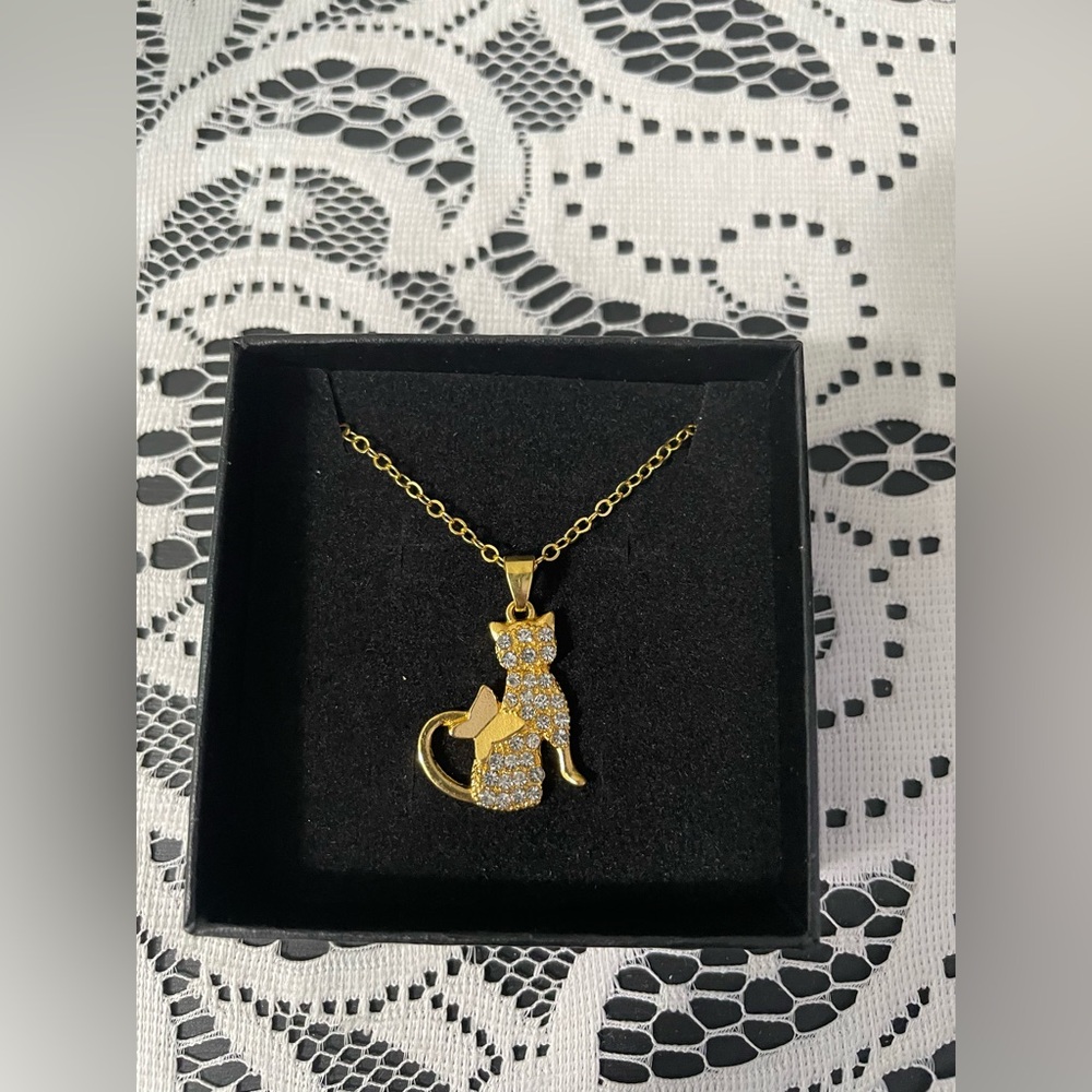 🌸 NEW Elegant Gold Tone Cat Pendant Necklace